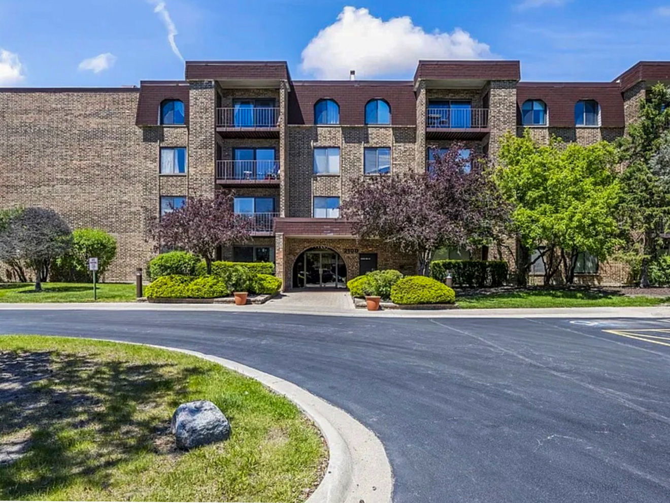 Homes for sale in Northbrook, IL | 2100 Valencia Dr #300B, Northbrook, IL 60062 | MLS# 12704915