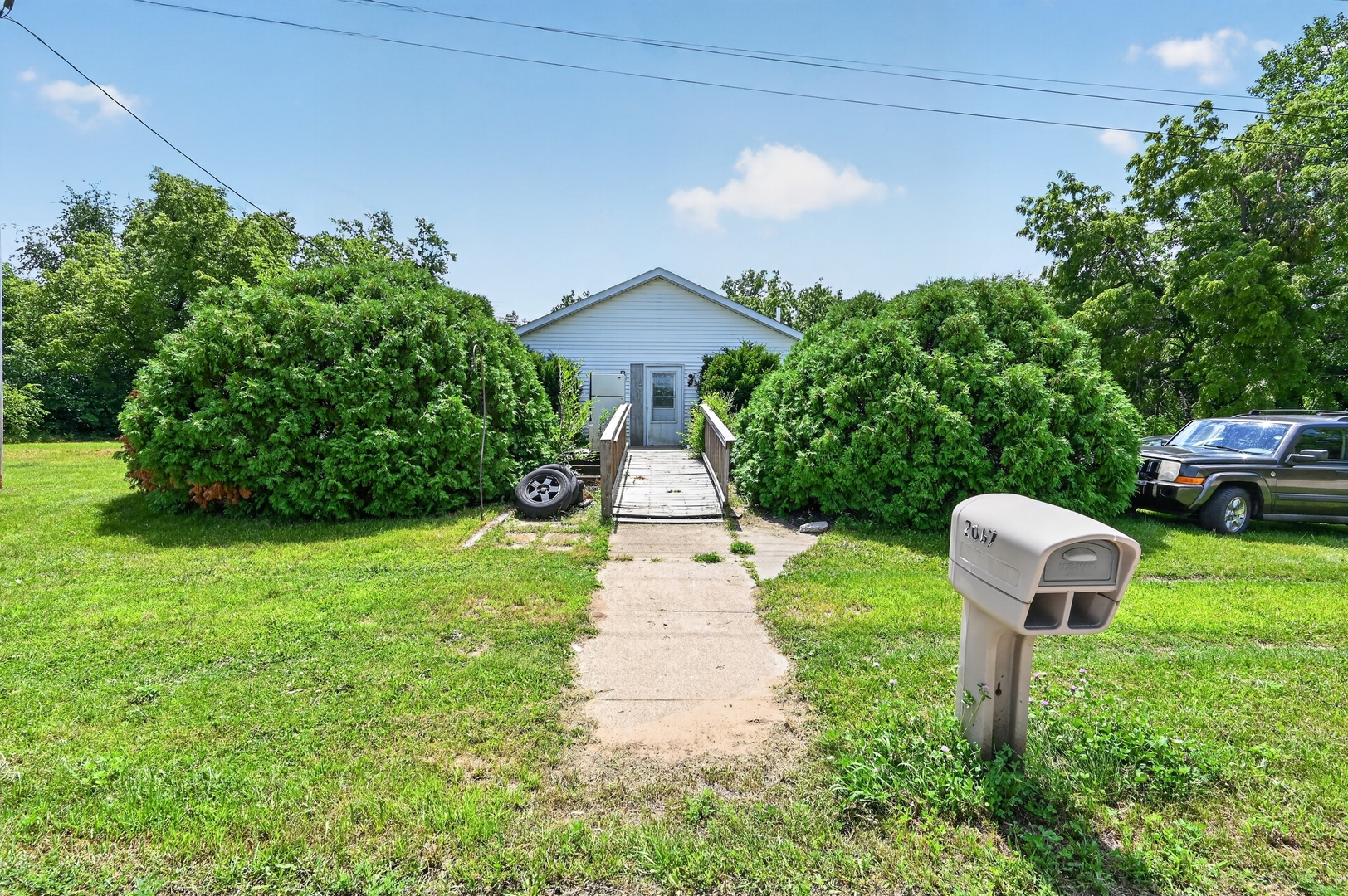 Homes for sale in Amboy, IL | 2067 Shaw Rd, Amboy, IL 61310 | MLS# 12704943