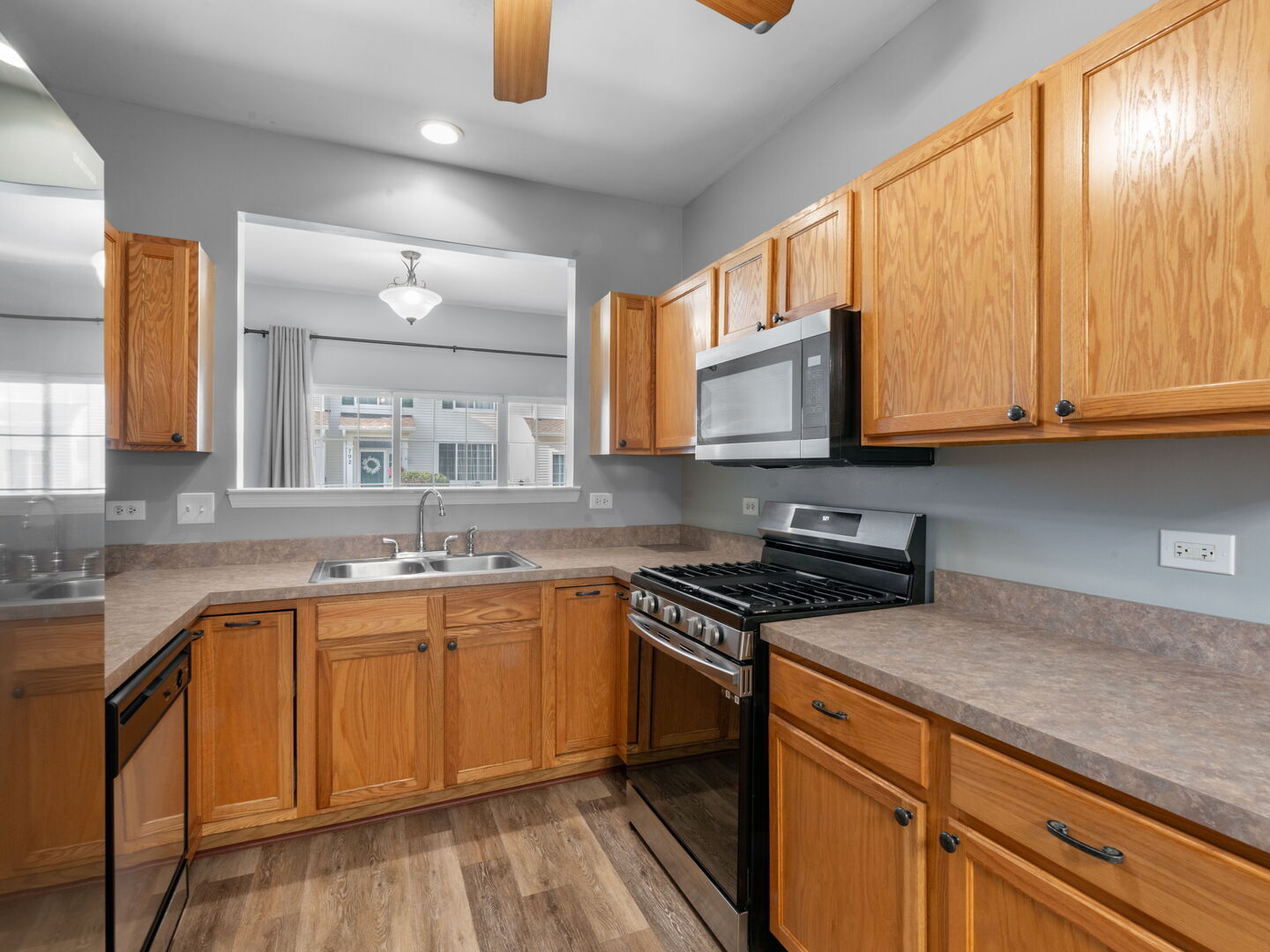 2nd image of 798 County Line Rd #798, Aurora, IL 60502 | MLS# 12704947