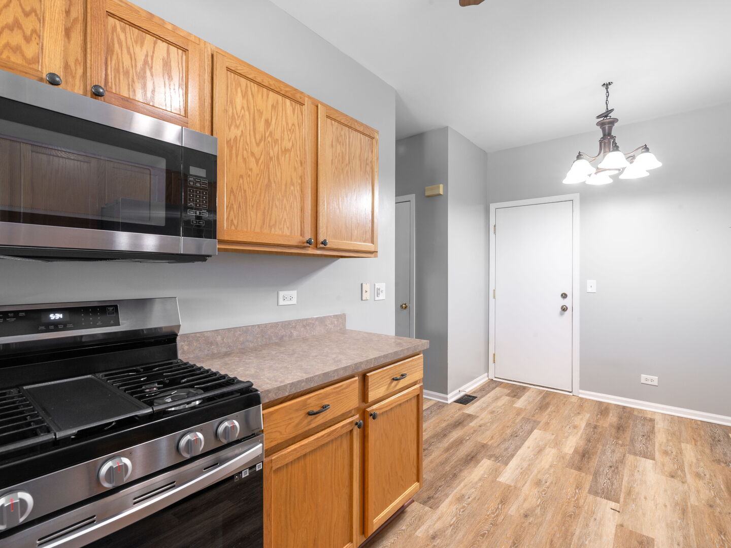 3rd image of 798 County Line Rd #798, Aurora, IL 60502 | MLS# 12704947