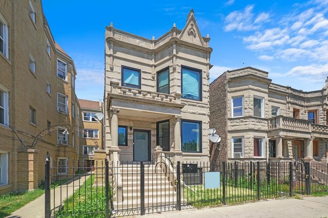 Homes for sale in Chicago, IL | 3912 W Congress Pkwy, Chicago, IL 60624 | MLS# 12704964