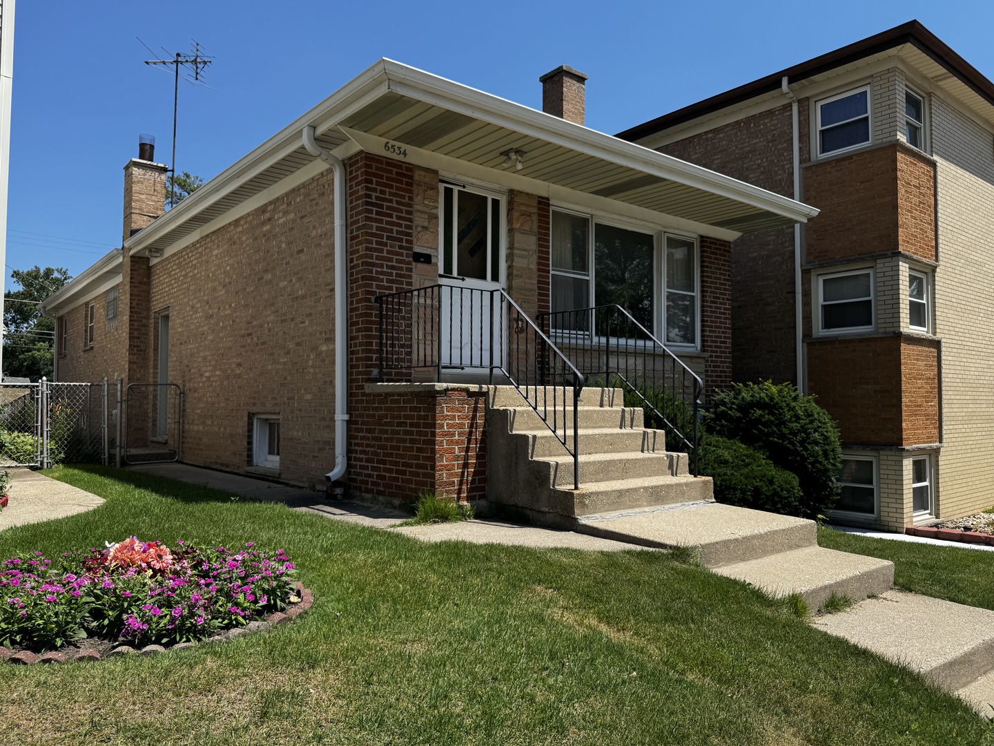 Homes for sale in Harwood Heights, IL | 6534 Gunnison St, Harwood Heights, IL 60706 | MLS# 12704986