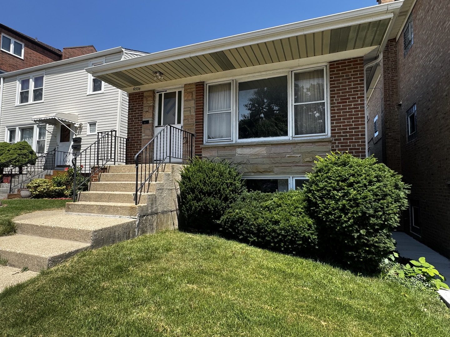 Homes for sale in Harwood Heights, IL | 6534 Gunnison St, Harwood Heights, IL 60706 | MLS# 12704986