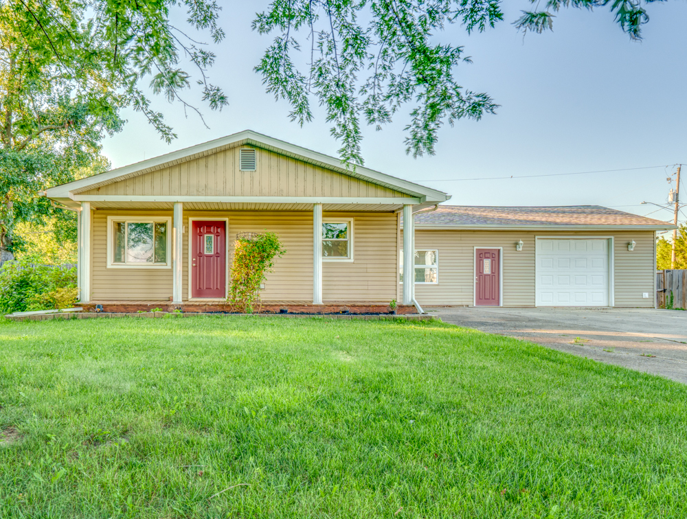Homes for sale in Mt Vernon, IL | 1104 Airport Rd, Mt Vernon, IL 62864 | MLS# 12705007