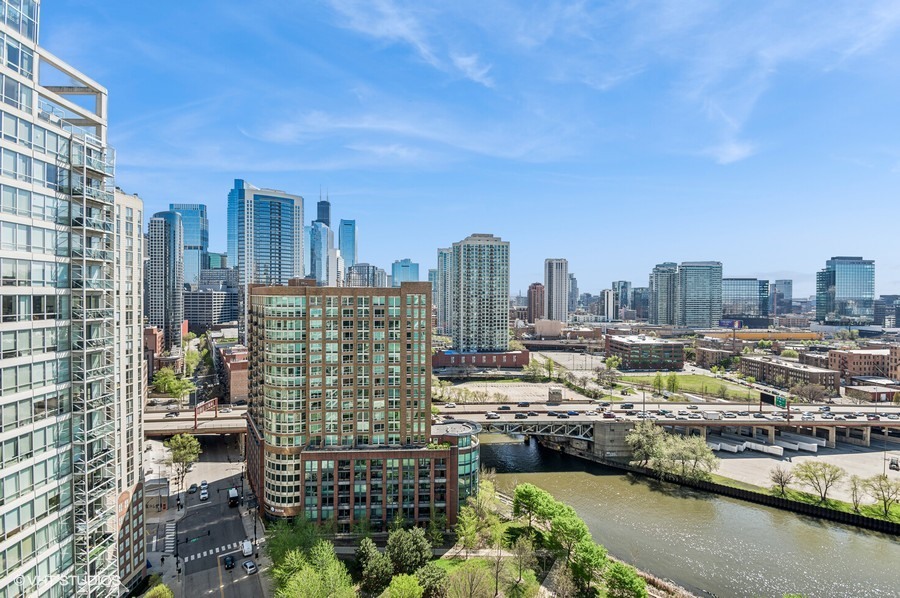 2nd image of 510 W Erie St, Chicago, IL 60654