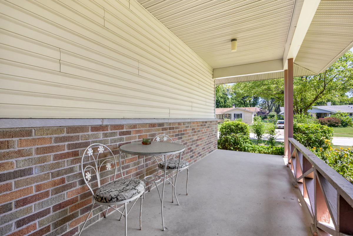 2nd image of 816 Delphia Ave, Elk Grove Village, IL 60007 | MLS# 12705063