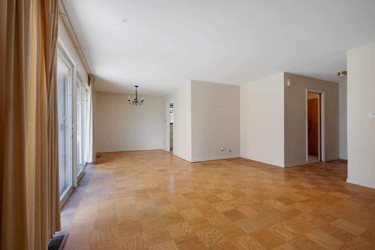 4th image of 816 Delphia Ave, Elk Grove Village, IL 60007 | MLS# 12705063
