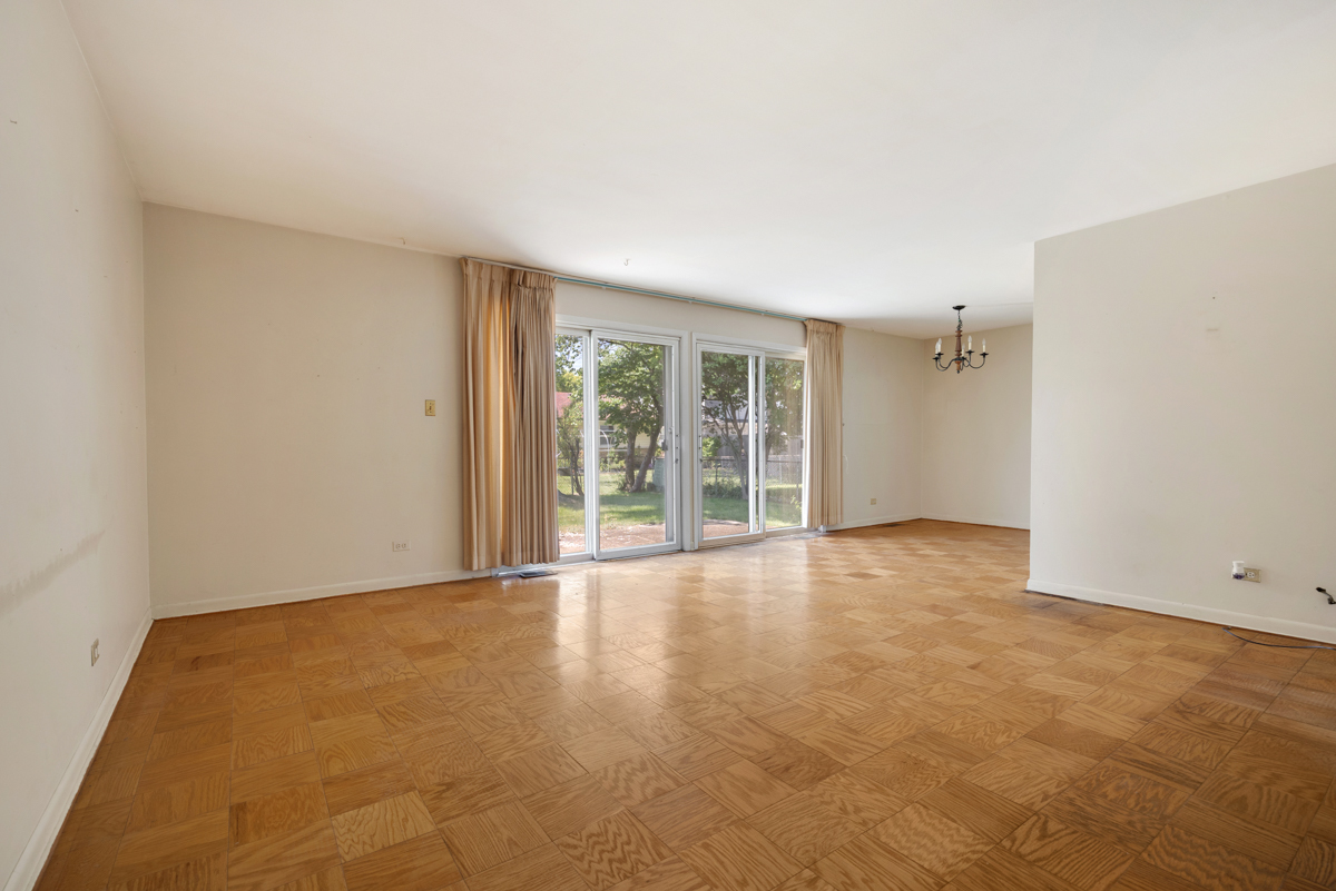 5th image of 816 Delphia Ave, Elk Grove Village, IL 60007 | MLS# 12705063