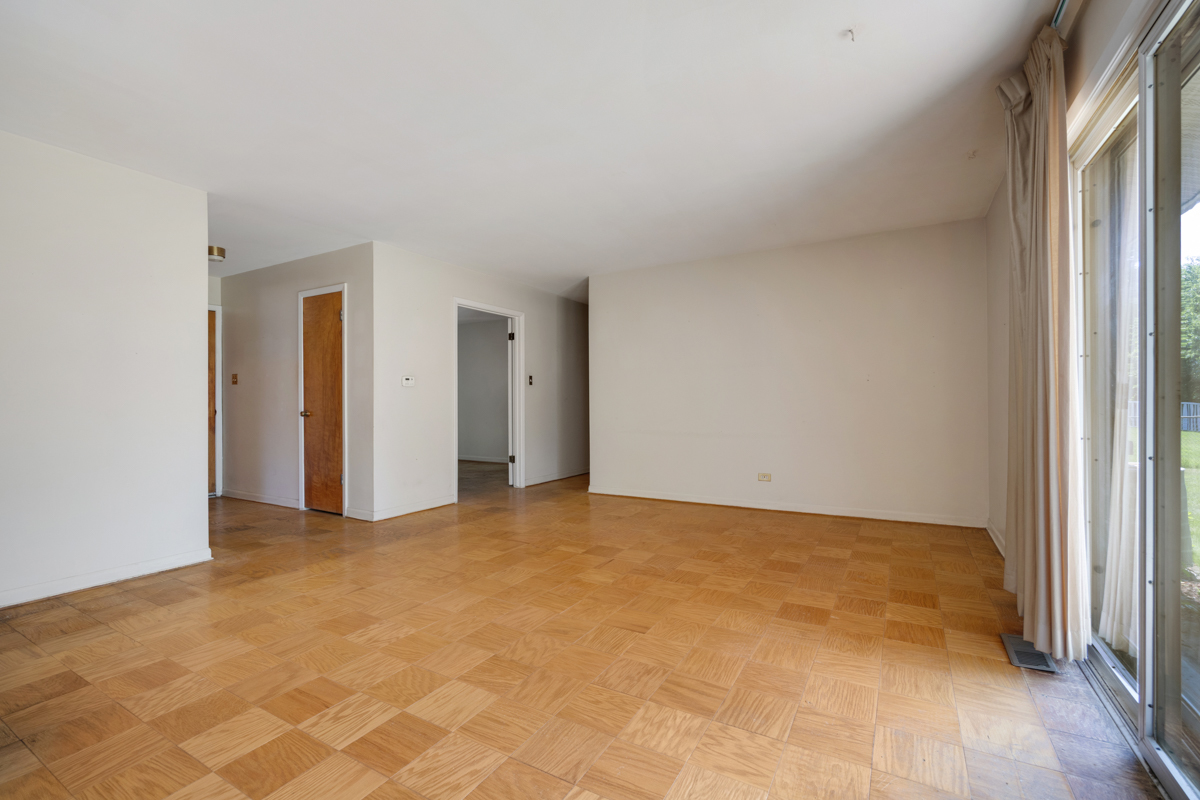 3rd image of 816 Delphia Ave, Elk Grove Village, IL 60007 | MLS# 12705063