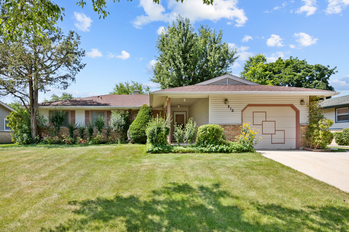 1st image of 816 Delphia Ave, Elk Grove Village, IL 60007 | MLS# 12705063
