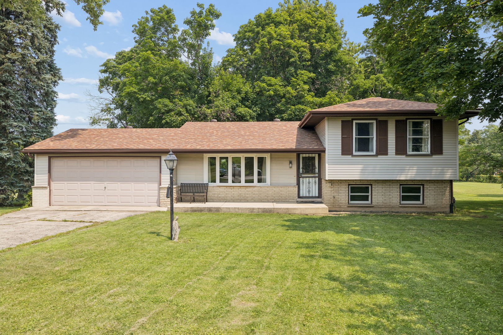 3rd image of 4415 Yender Ave, Lisle, IL 60532 | MLS# 12705103