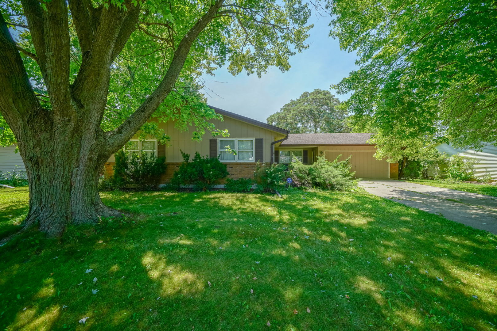 Homes for sale in Rochelle, IL | 210 Drake Ave, Rochelle, IL 61068 | MLS# 12705105