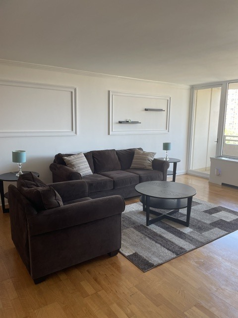 5th image of 3930 N Pine Grv Ave, Chicago, IL 60613