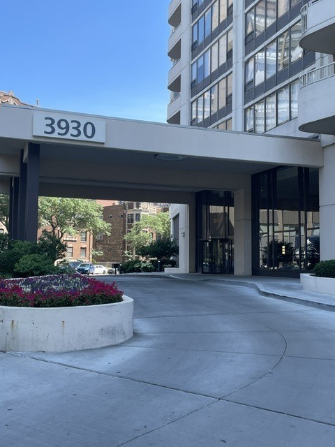 3rd image of 3930 N Pine Grv Ave, Chicago, IL 60613