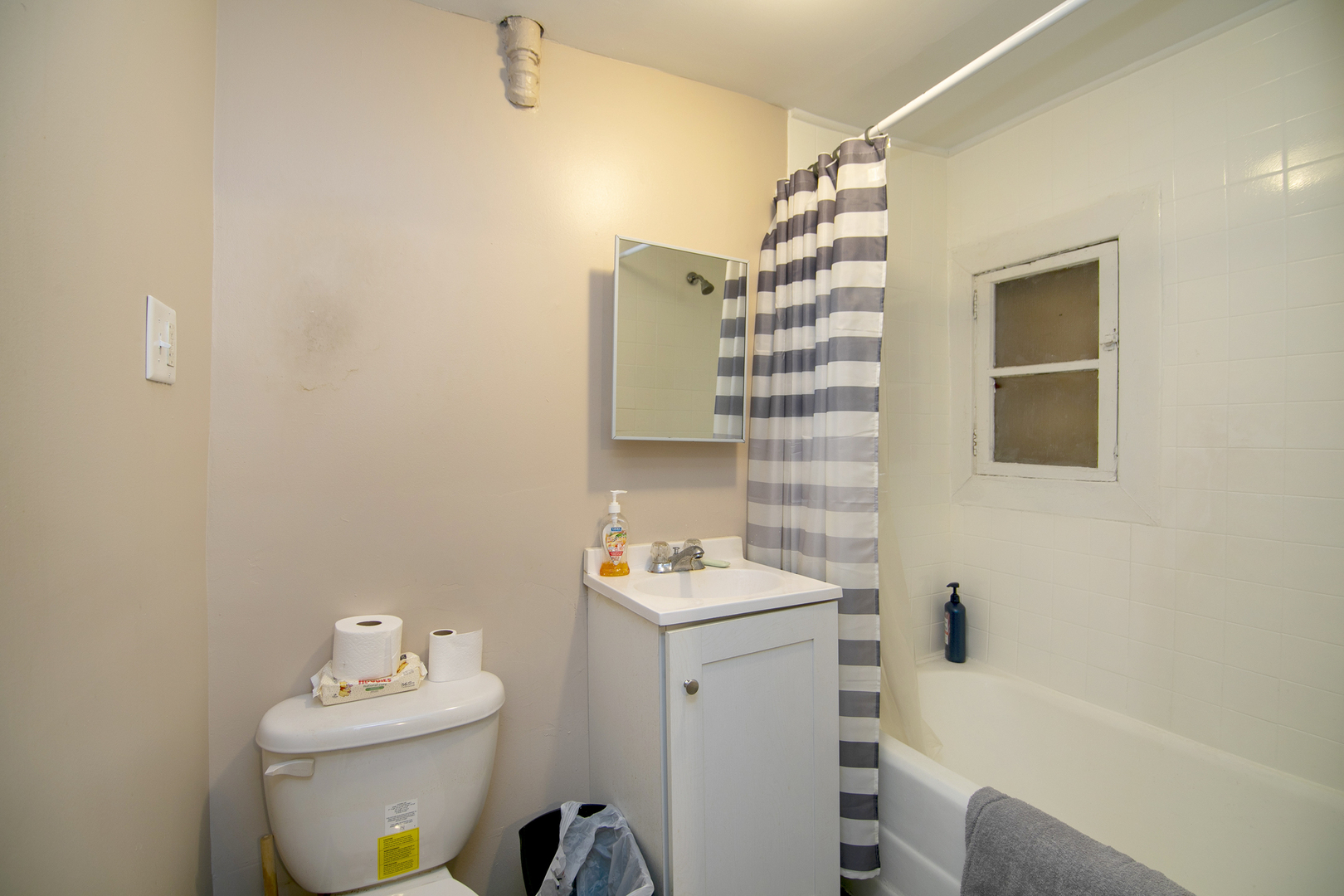 2nd image of 220 1/2 Entrance Ave S, Kankakee, IL 60901 | MLS# 12705117