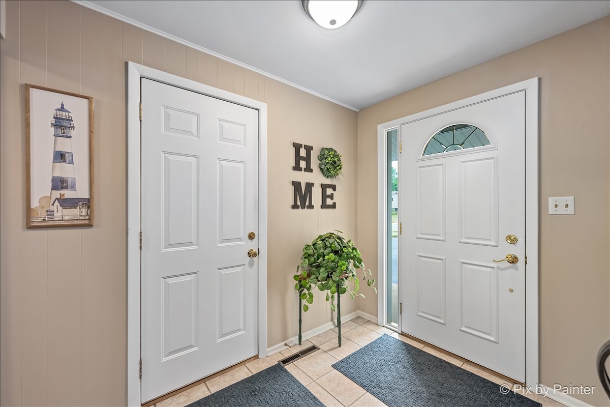 Homes for sale in Crystal Lake, IL | 641 Devonshire Ln, Crystal Lake, IL 60014 | MLS# 12705220