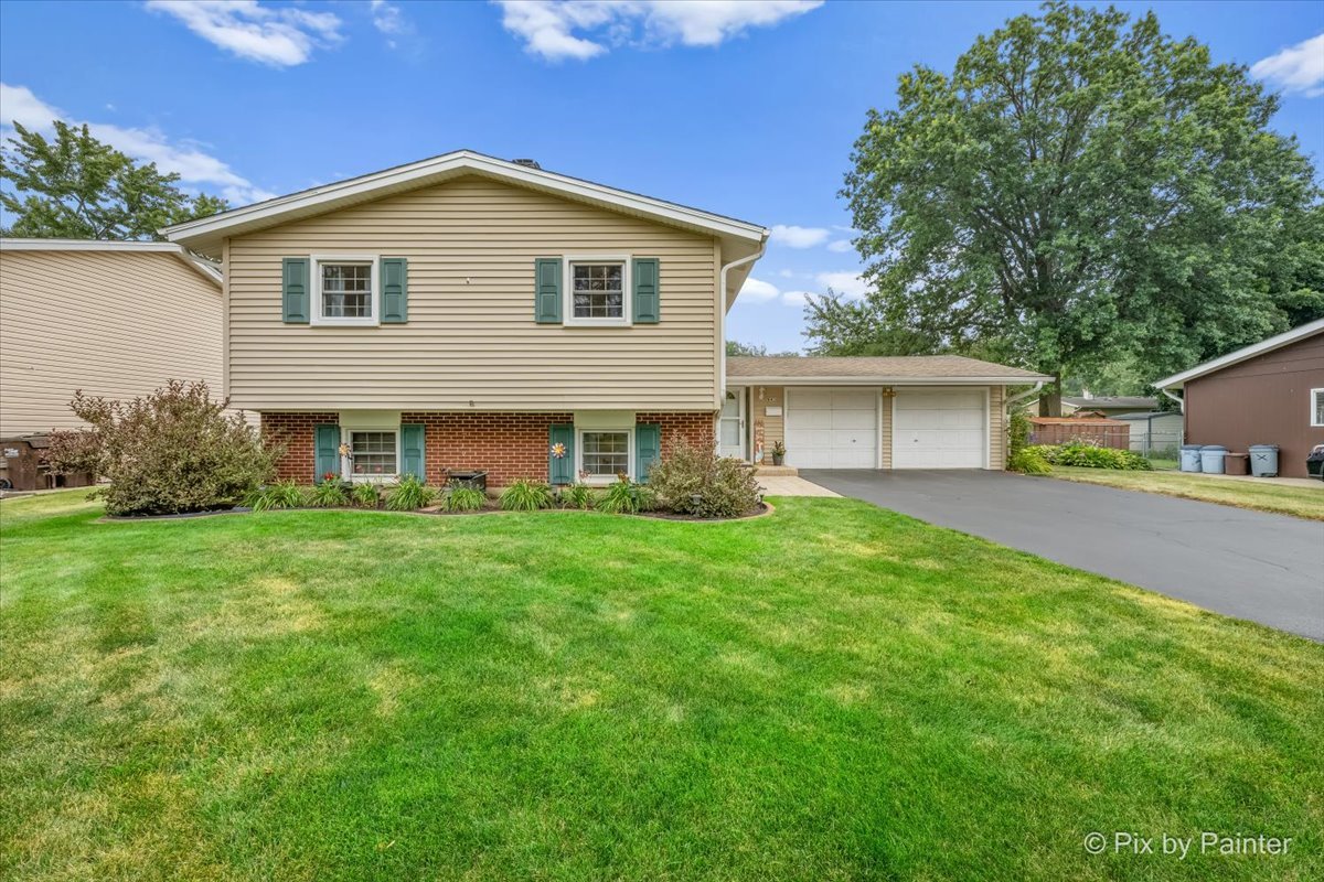 Homes for sale in Crystal Lake, IL | 641 Devonshire Ln, Crystal Lake, IL 60014 | MLS# 12705220