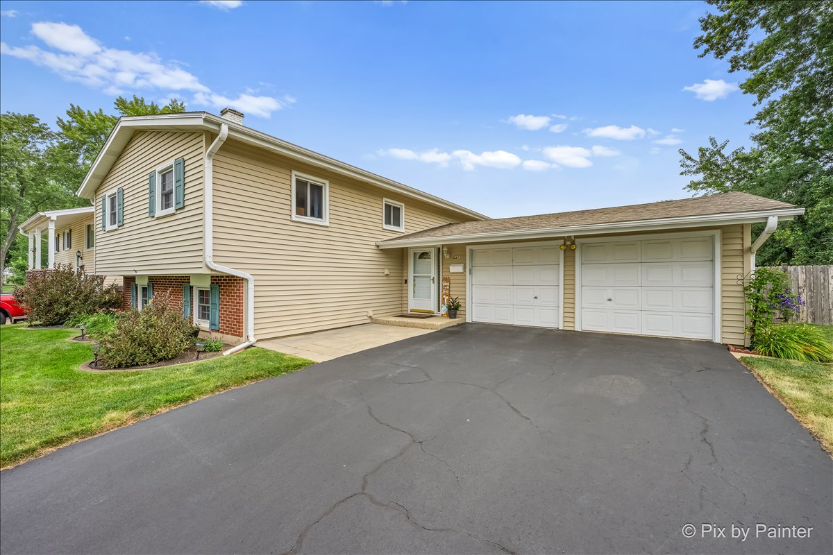 Homes for sale in Crystal Lake, IL | 641 Devonshire Ln, Crystal Lake, IL 60014 | MLS# 12705220