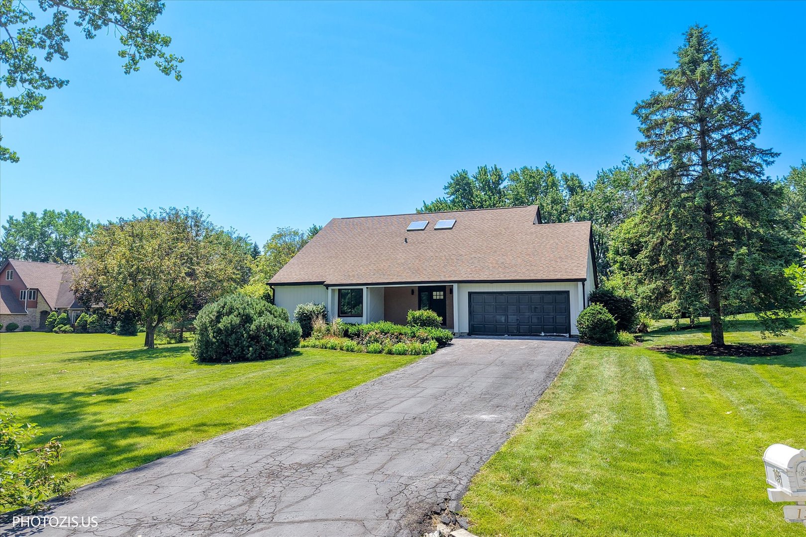 3rd image of 13 Chipping Campden Dr, South Barrington, IL 60010 | MLS# 12705249