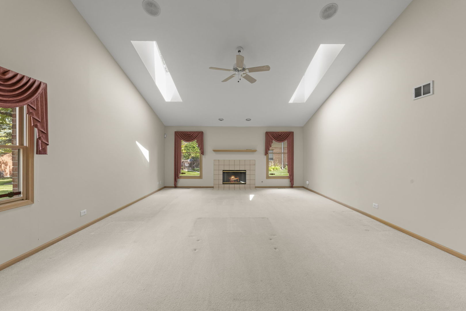 5th image of 207 Ashley Wy, Bloomingdale, IL 60108 | MLS# 12705250