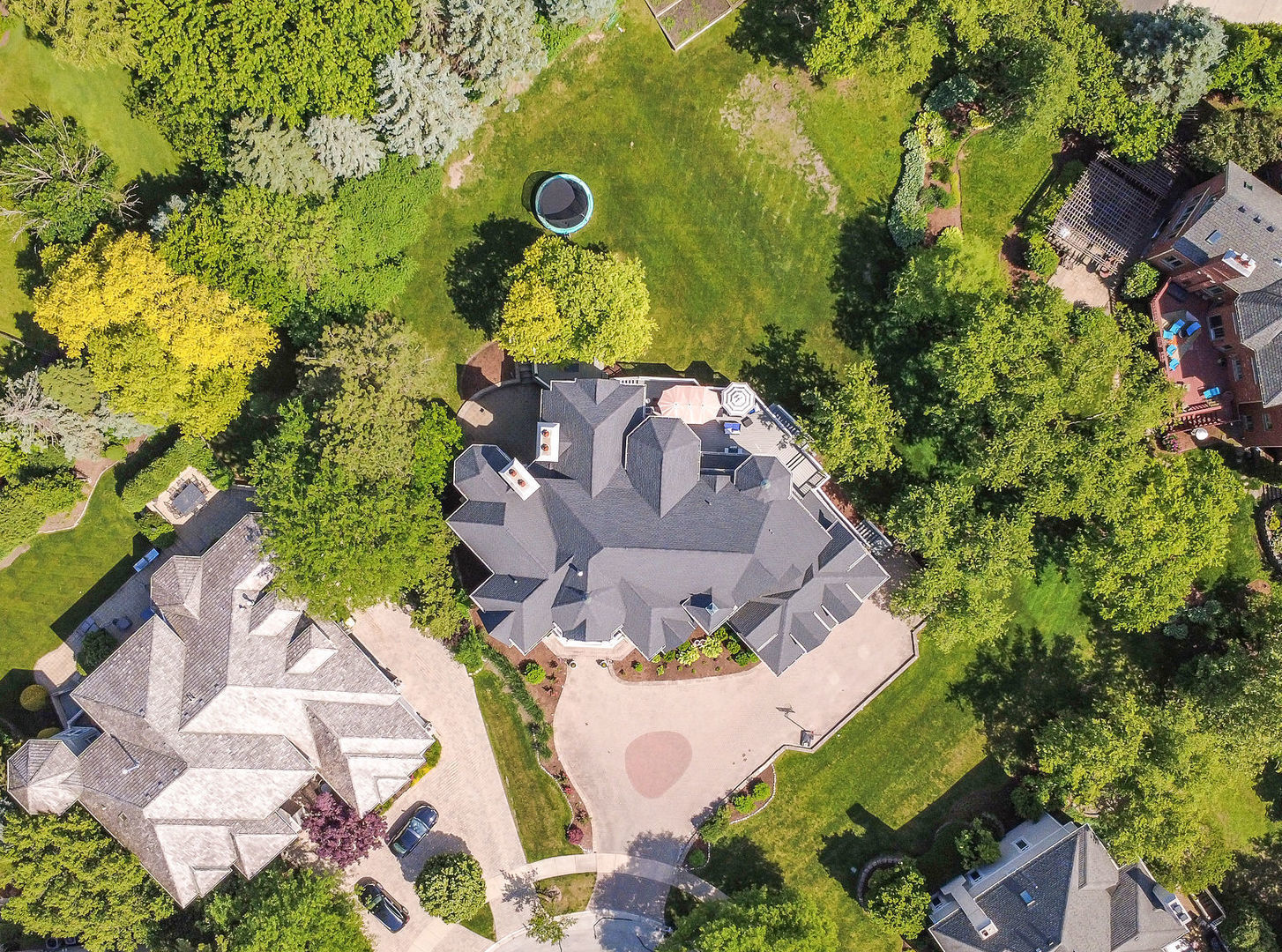 5th image of 10 Clubside Ct, Burr Ridge, IL 60527 | MLS# 12705275