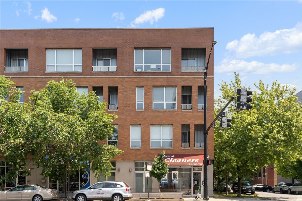 Homes for sale in Chicago, IL | 1717 N Western Ave #2, Chicago, IL 60647 | MLS# 12705297