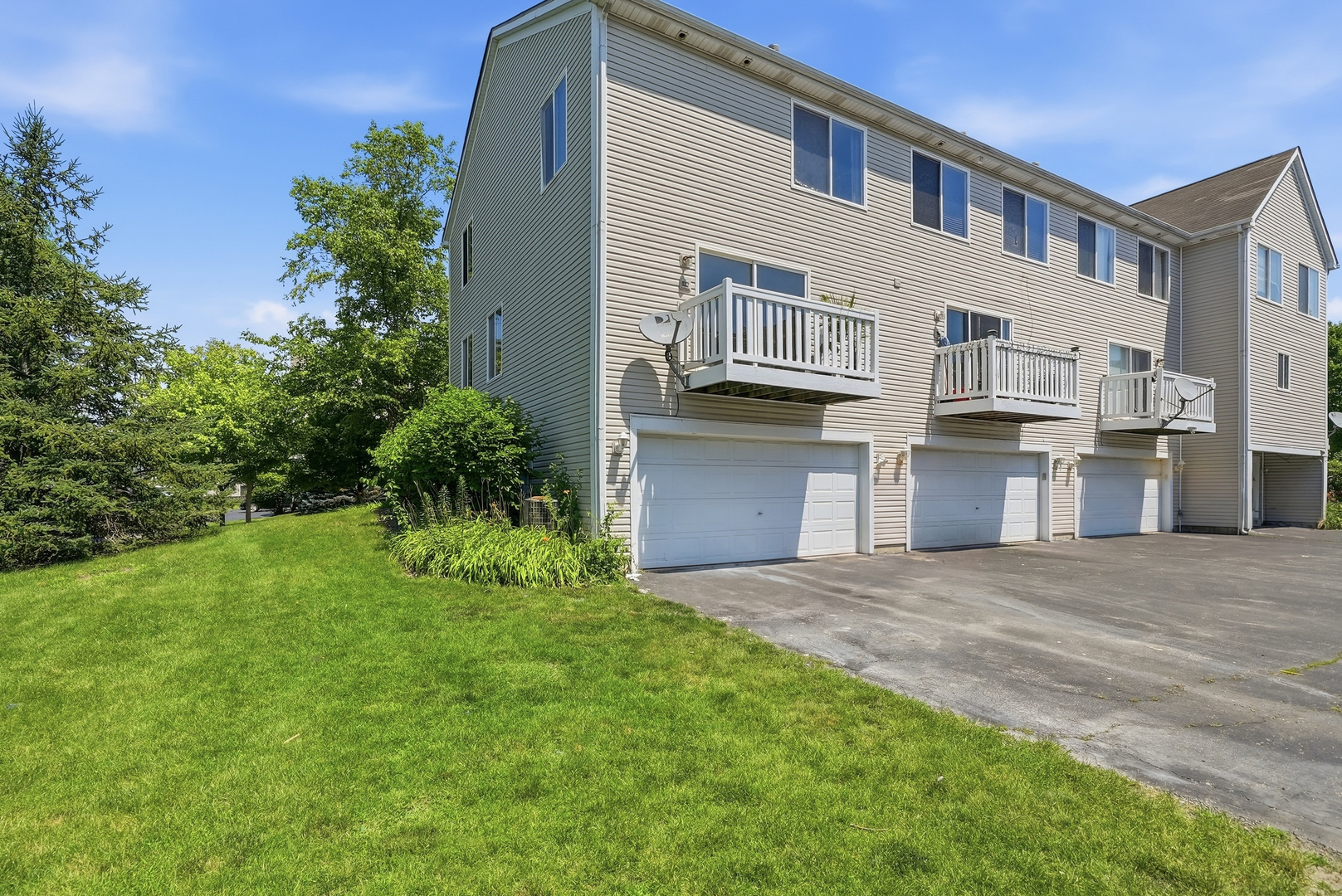 2nd image of 531 Meadow Lily Dr, Joliet, IL 60431 | MLS# 12705303
