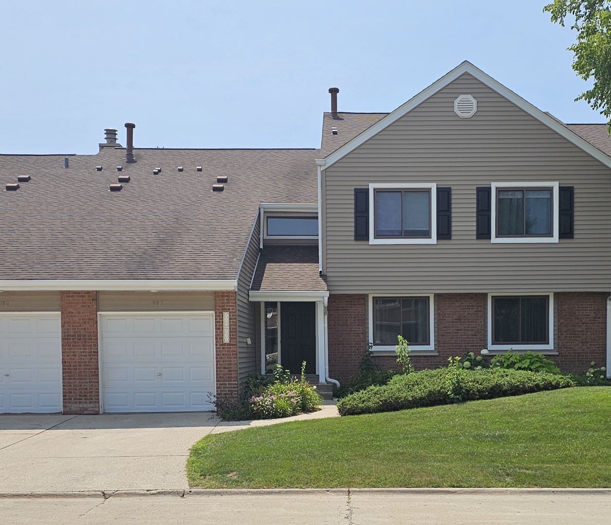 Homes for sale in Buffalo Grove, IL | 964 Harvest Cir #964, Buffalo Grove, IL 60089 | MLS# 12705334