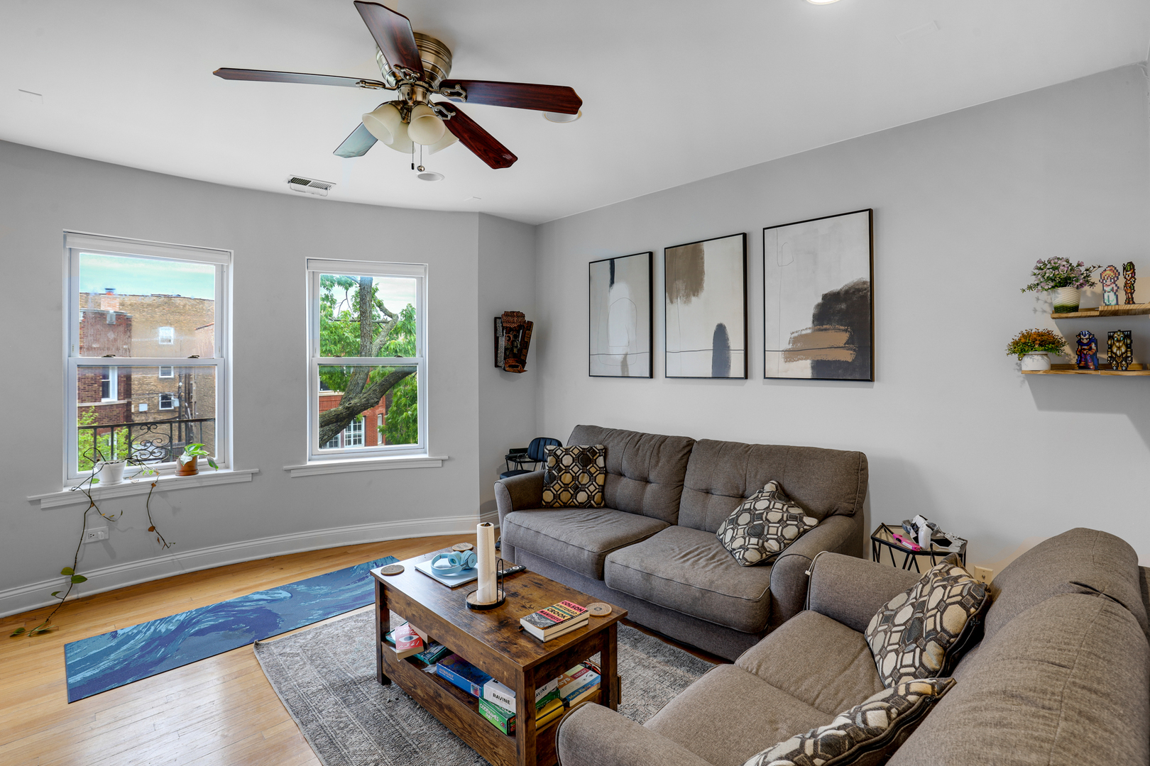 Homes for sale in Chicago, IL | 7401 N Hoyne Ave, Chicago, IL 60645