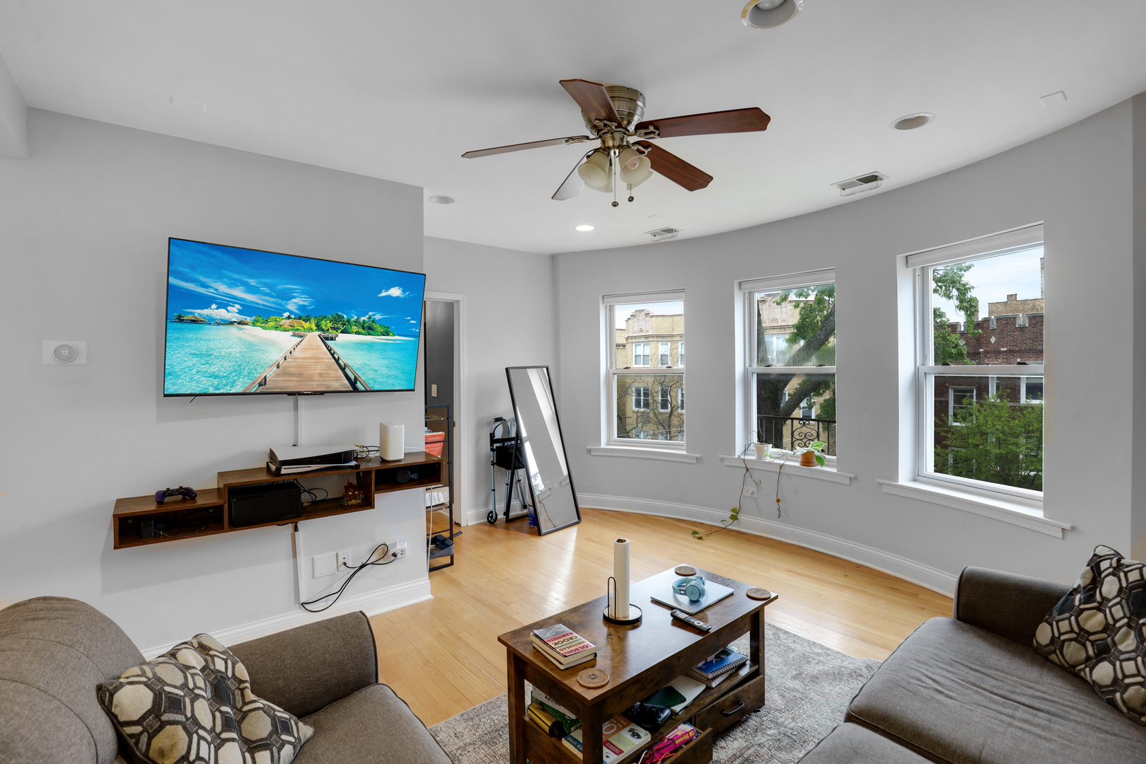 Homes for sale in Chicago, IL | 7401 N Hoyne Ave #3, Chicago, IL 60645 | MLS# 12705354