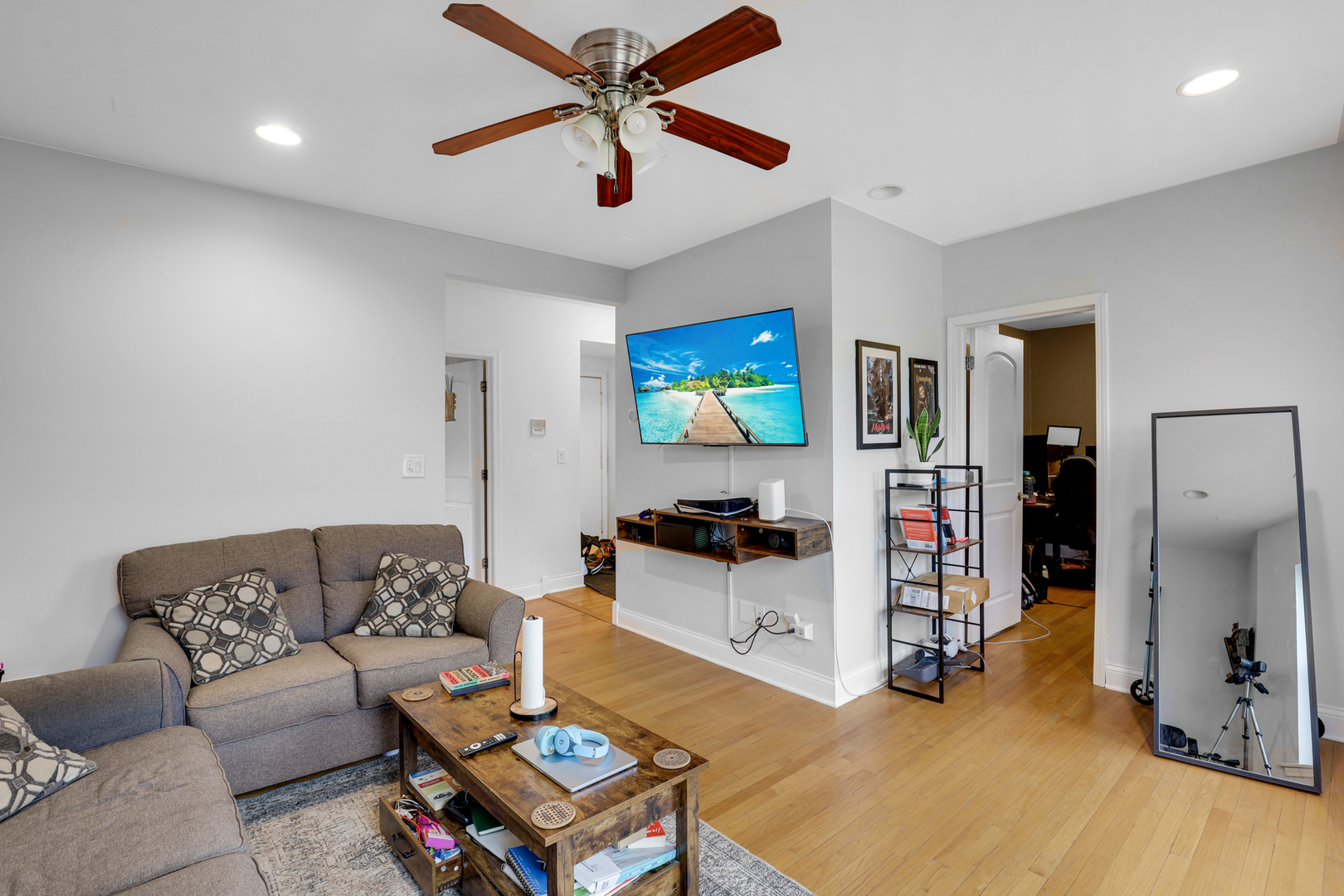 Homes for sale in Chicago, IL | 7401 N Hoyne Ave, Chicago, IL 60645