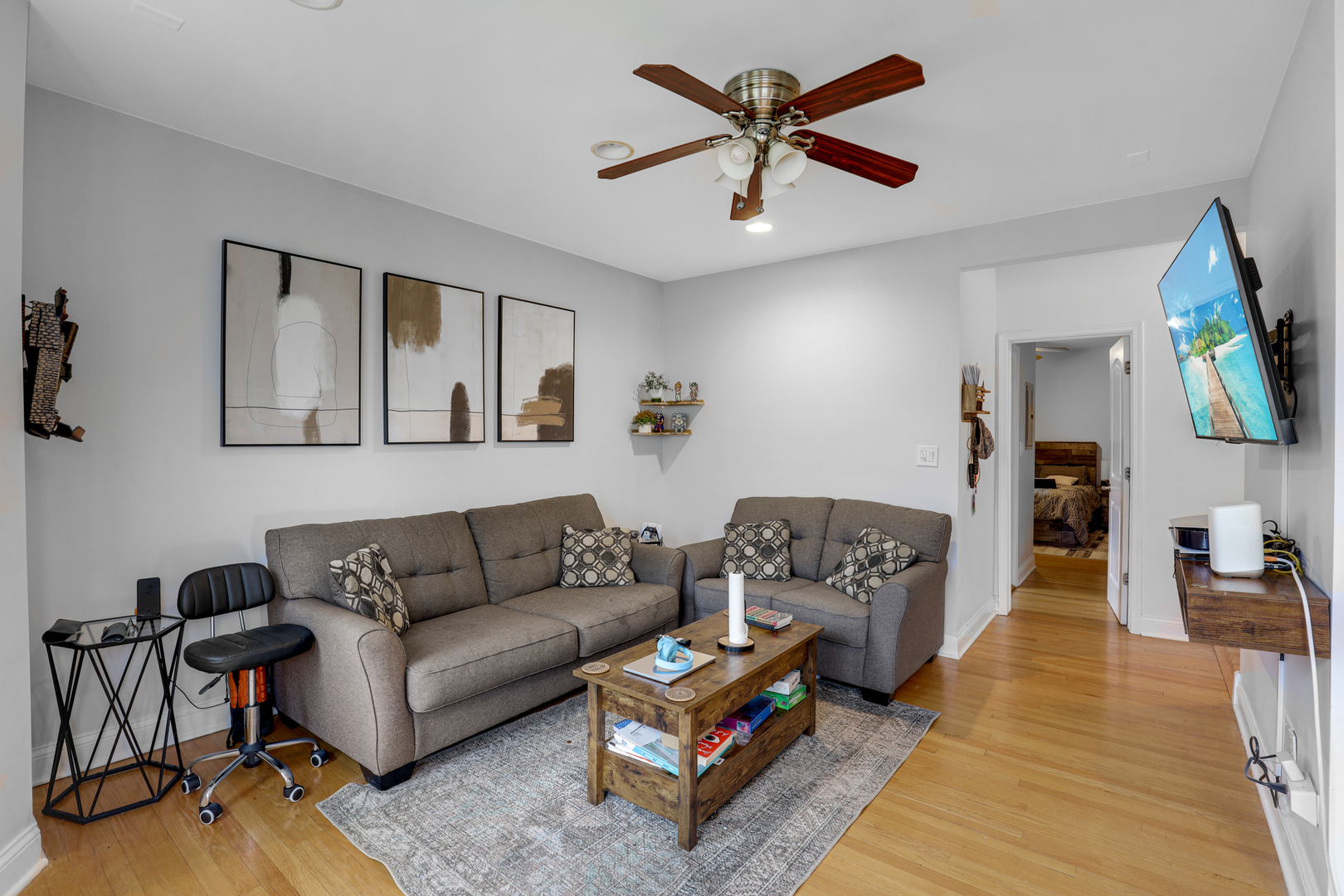 Homes for sale in Chicago, IL | 7401 N Hoyne Ave, Chicago, IL 60645