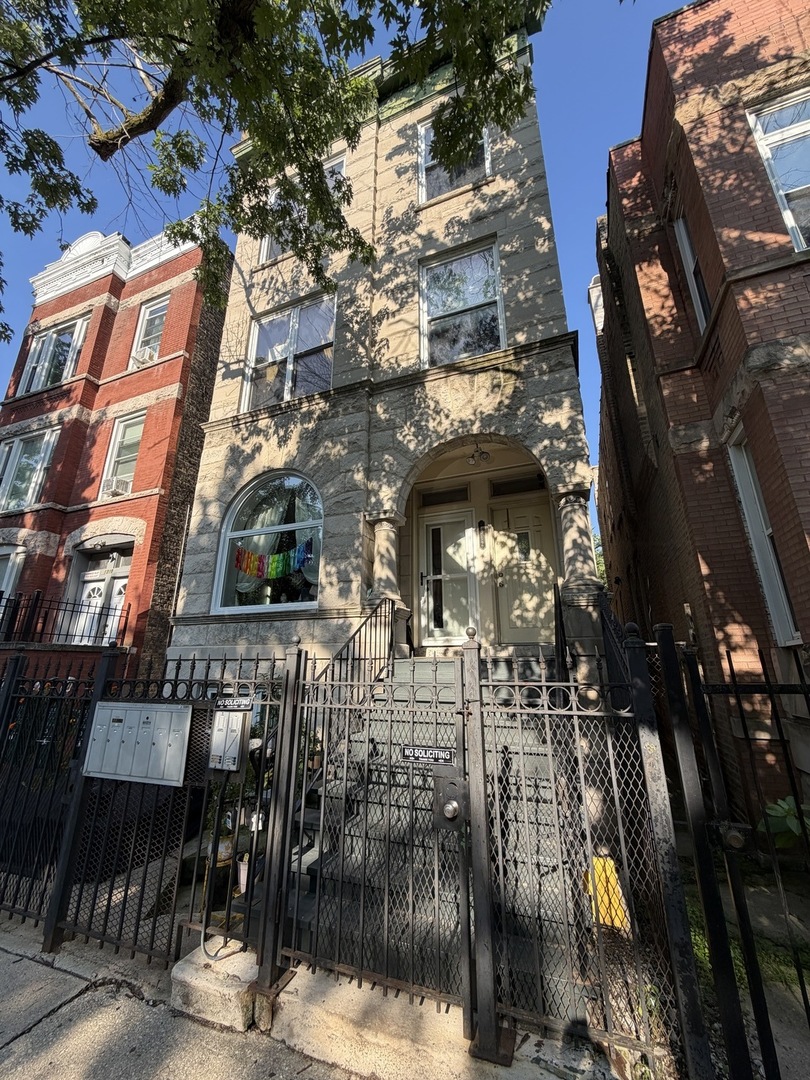 Homes for sale in Chicago, IL | 1312 N Artesian Ave #3R, Chicago, IL 60622 | MLS# 12705362