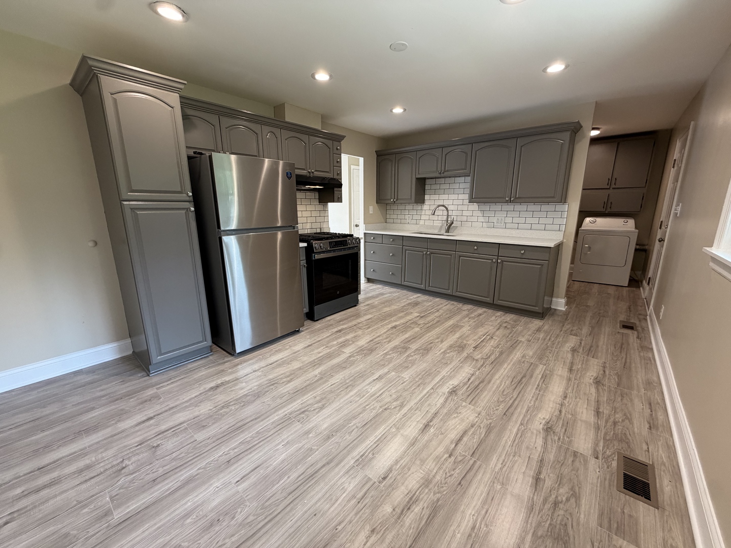 5th image of 606 Pleasant Pl, Streamwood, IL 60107 | MLS# 12705365