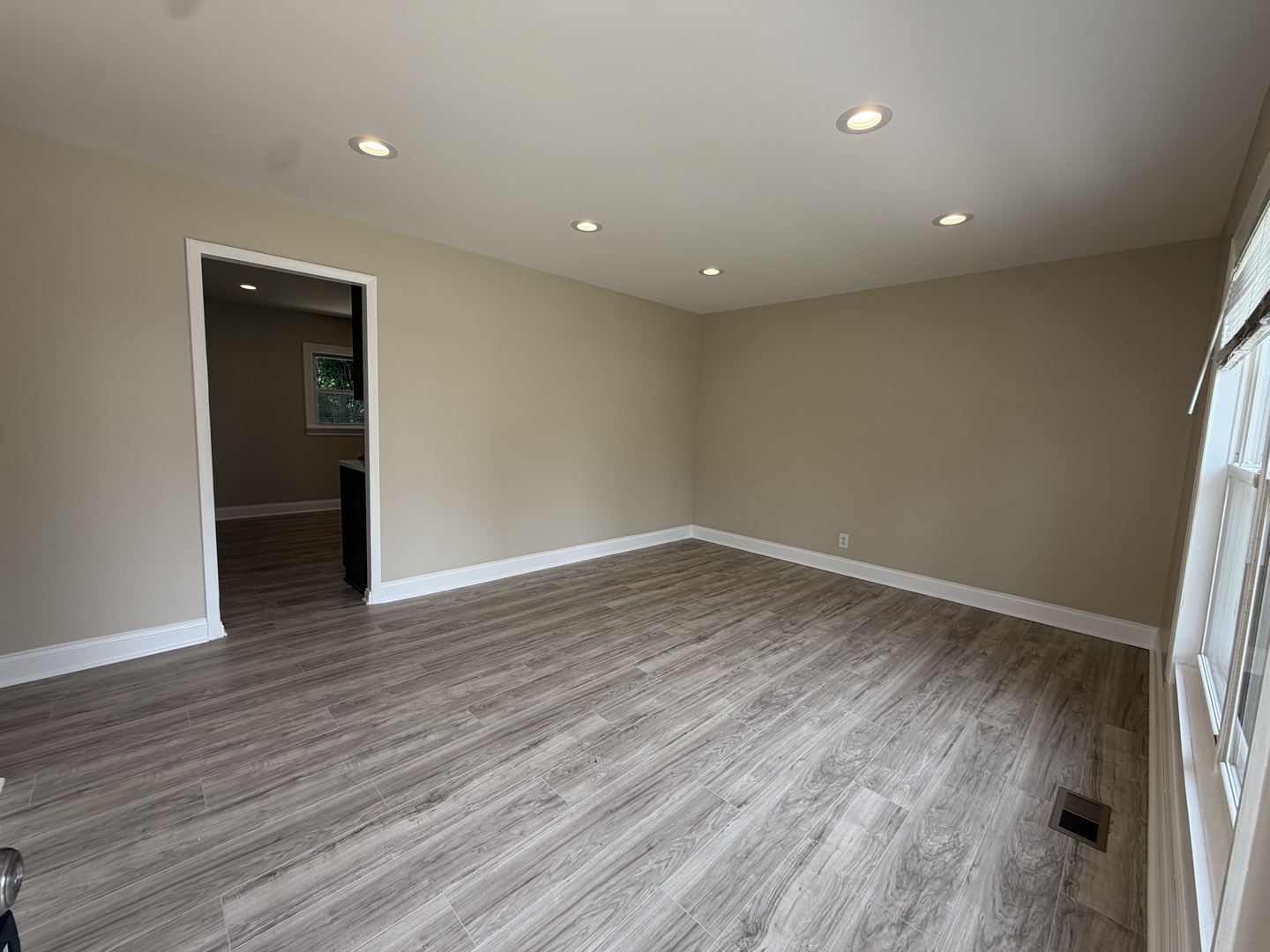 2nd image of 606 Pleasant Pl, Streamwood, IL 60107 | MLS# 12705365