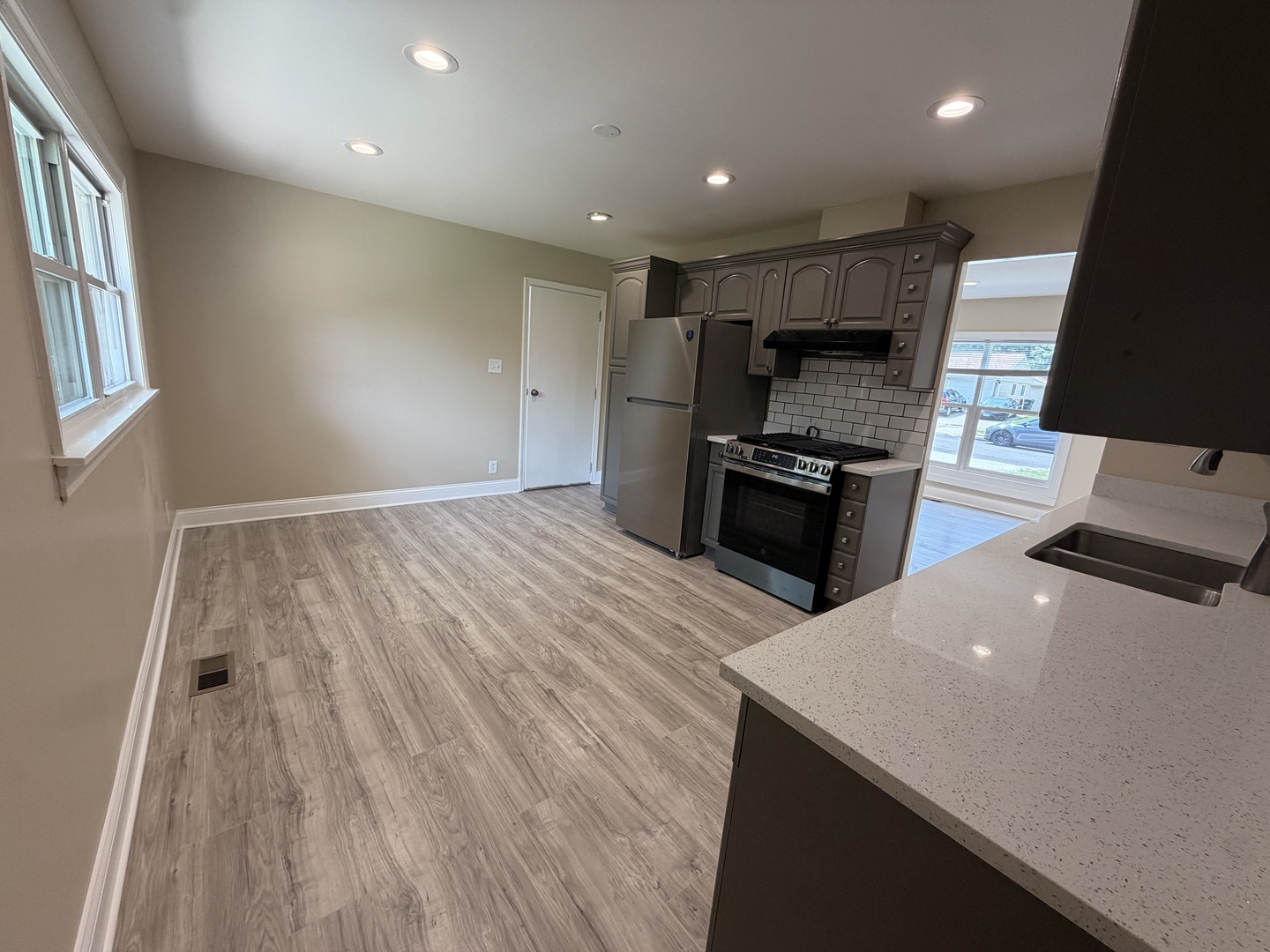 4th image of 606 Pleasant Pl, Streamwood, IL 60107 | MLS# 12705365