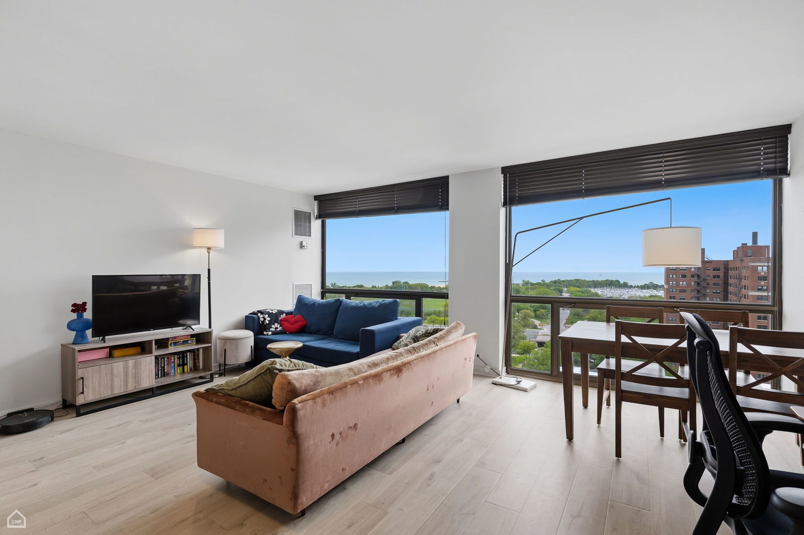 2nd image of 4343 N Clarendon Ave #1812, Chicago, IL 60613 | MLS# 12705374