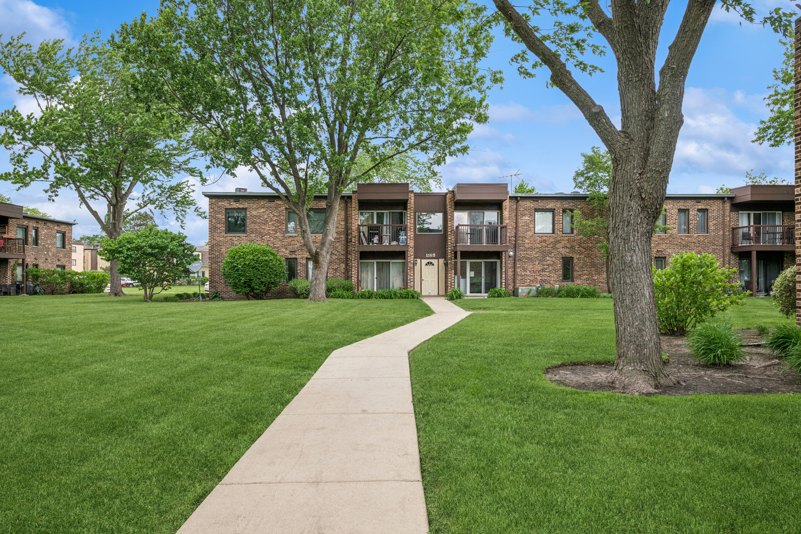 2nd image of 1165 Pleasant Run Dr, Wheeling, IL 60090