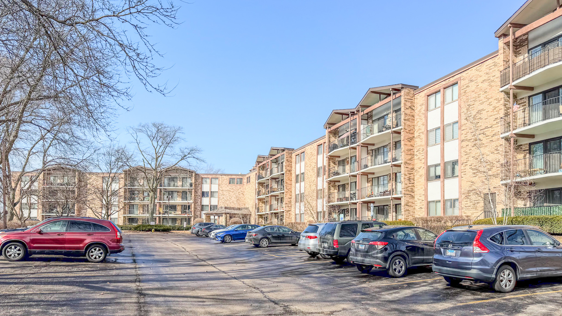 2nd image of 250 W Parliament Pl #301, Mount Prospect, IL 60056 | MLS# 12705389