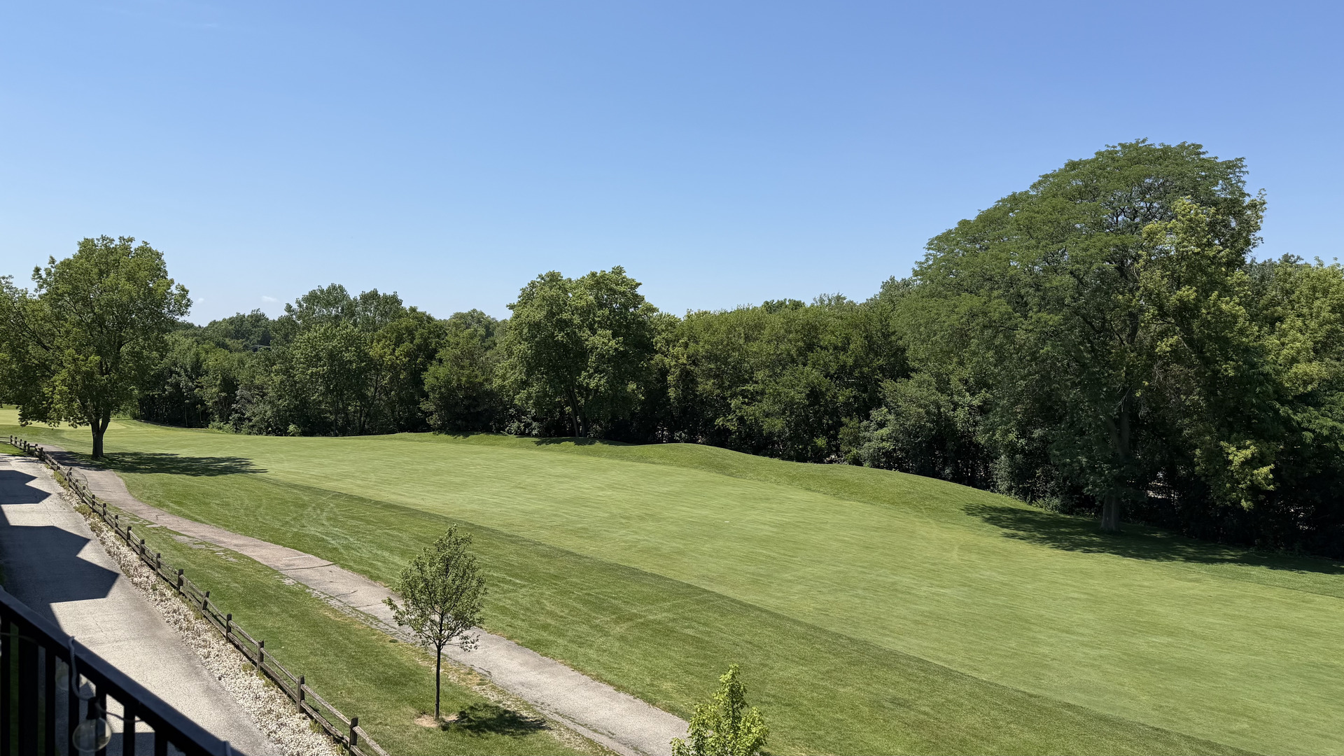3rd image of 250 W Parliament Pl #301, Mount Prospect, IL 60056 | MLS# 12705389