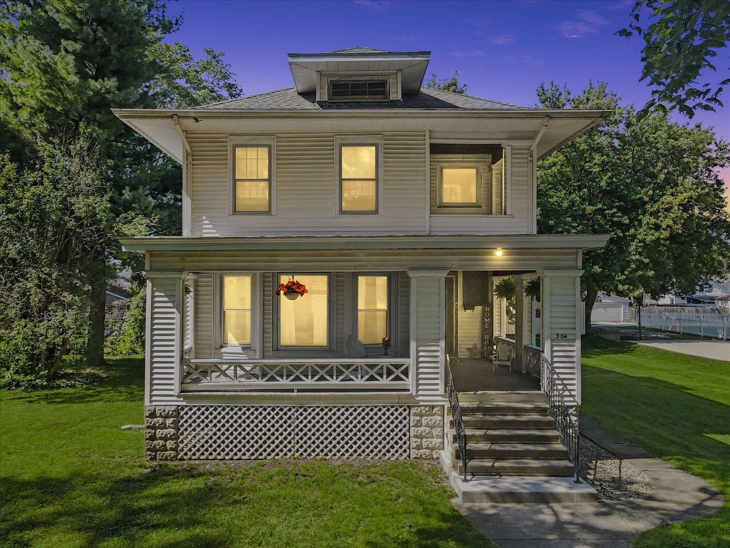 Homes for sale in Fairbury, IL | 304 E Elm St, Fairbury, IL 61739 | MLS# 12705401