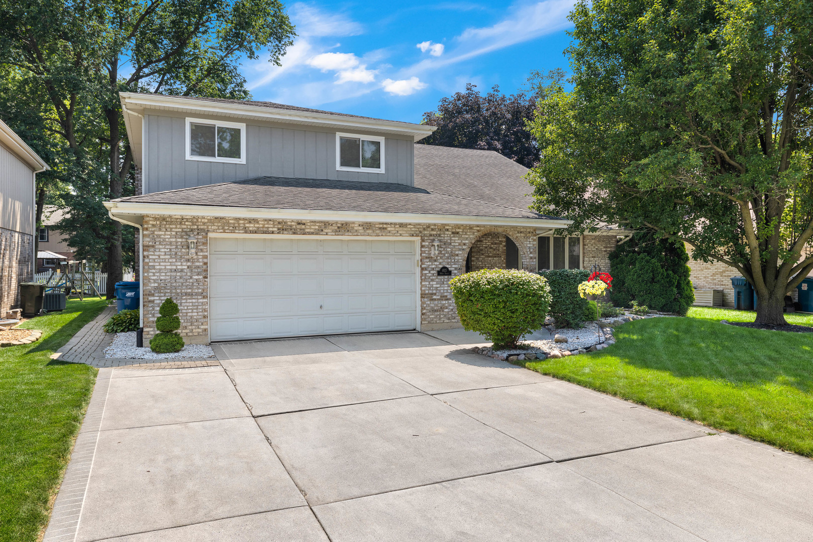 Homes for sale in Midlothian, IL | 4925 144th St, Midlothian, IL 60445 | MLS# 12705410