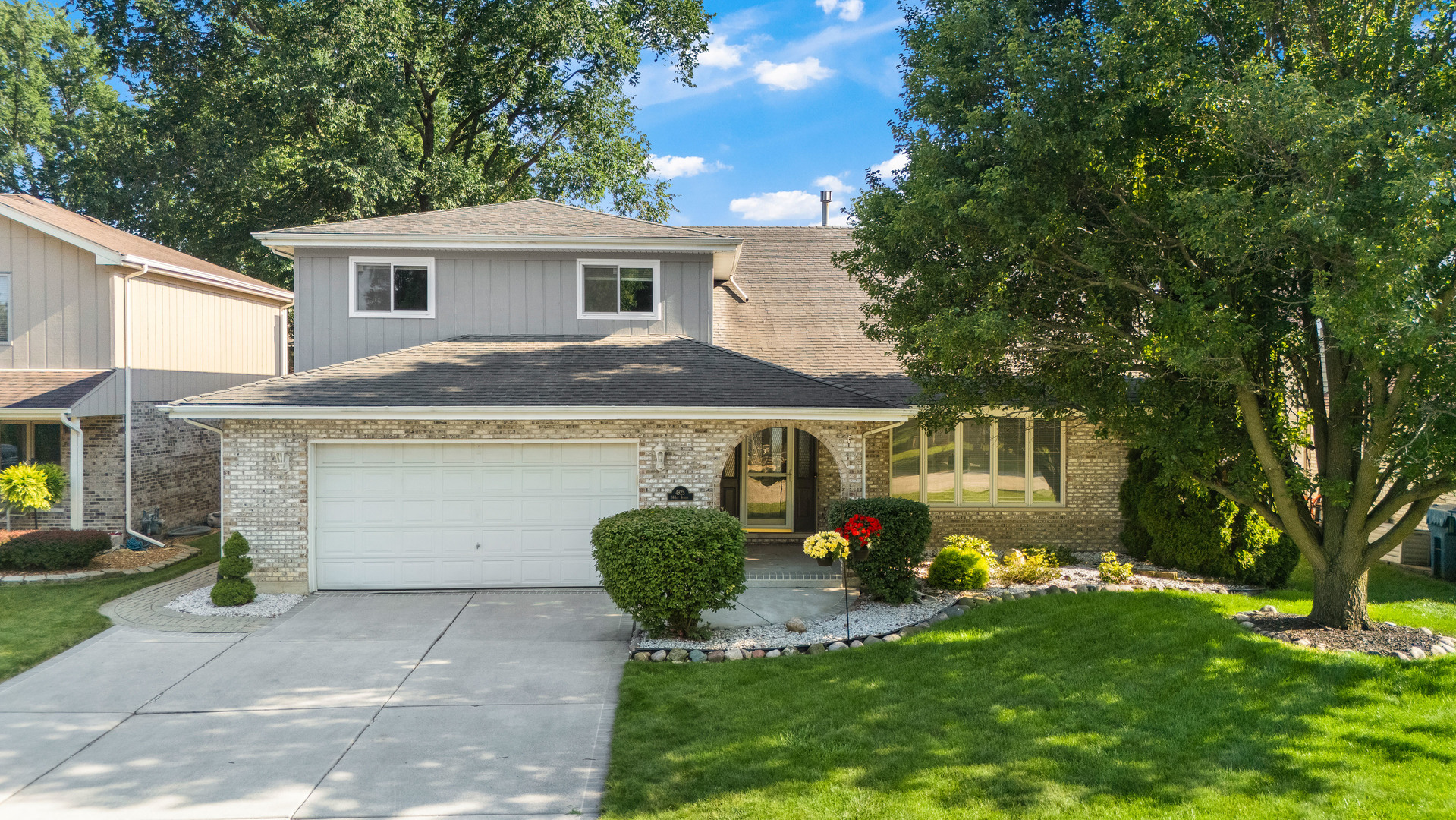 Homes for sale in Midlothian, IL | 4925 144Th St, Midlothian, IL 60445 | MLS# 12705410