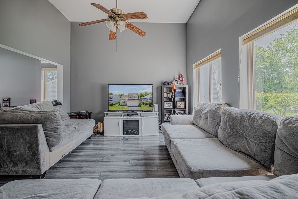 3rd image of 1055 S West Ave, Waukegan, IL 60085 | MLS# 12705419