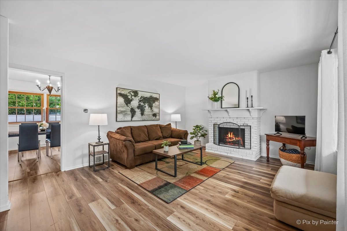 image of 189 Evergreen Pkwy, Crystal Lake, IL 60014 | MLS# 12705459