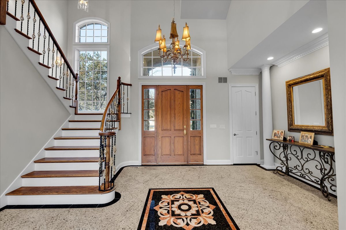 4th image of 601 Ambriance Dr, Burr Ridge, IL 60527 | MLS# 12705561