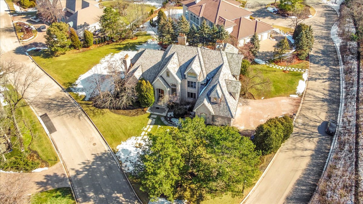 3rd image of 601 Ambriance Dr, Burr Ridge, IL 60527 | MLS# 12705561