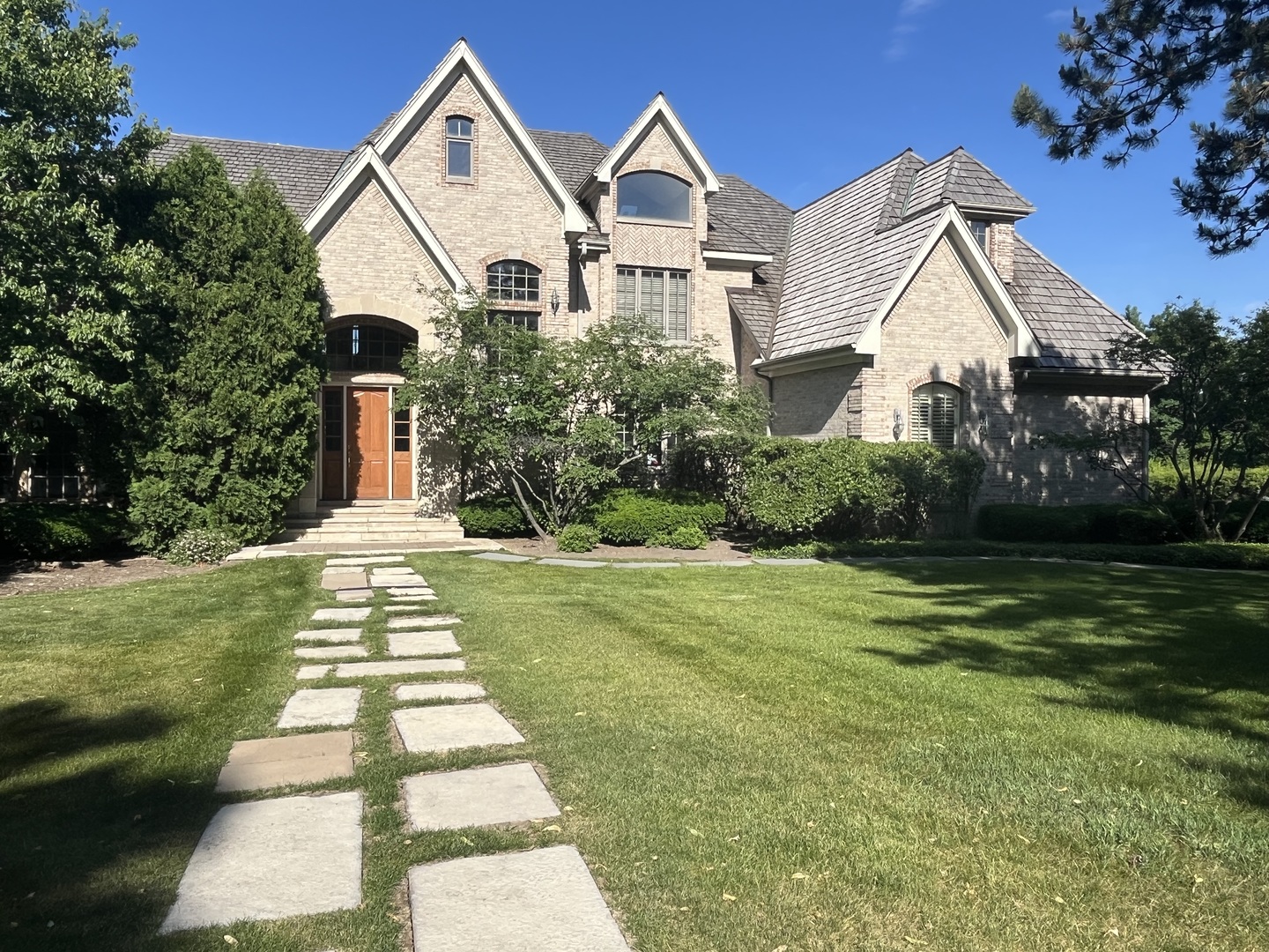 Homes for sale in Burr Ridge, IL | 601 Ambriance Dr, Burr Ridge, IL 60527 | MLS# 12705561