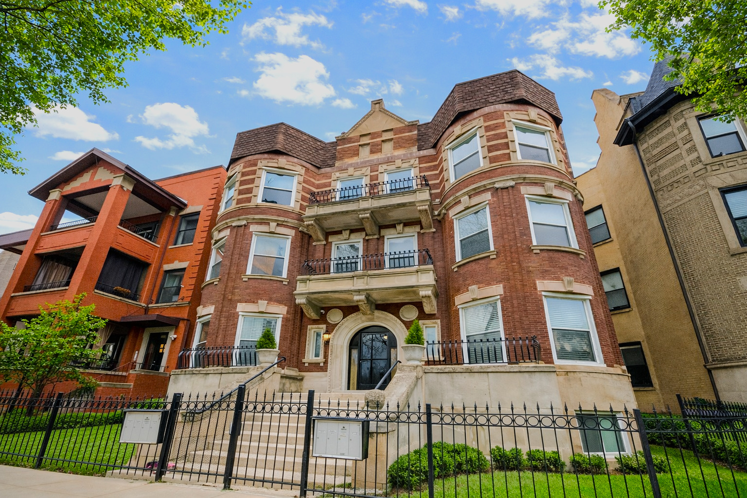 Homes for sale in Chicago, IL | 4518 S King Drive, Chicago, IL 60653 | Houzeo