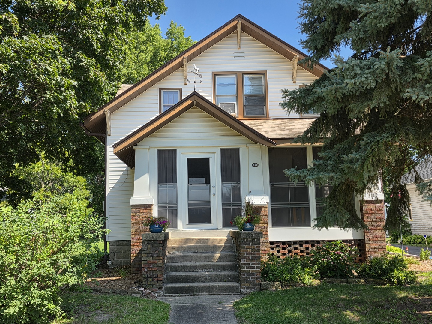 Homes for sale in Prophetstown, IL | 318 W 3rd St, Prophetstown, IL 61277 | MLS# 12705599